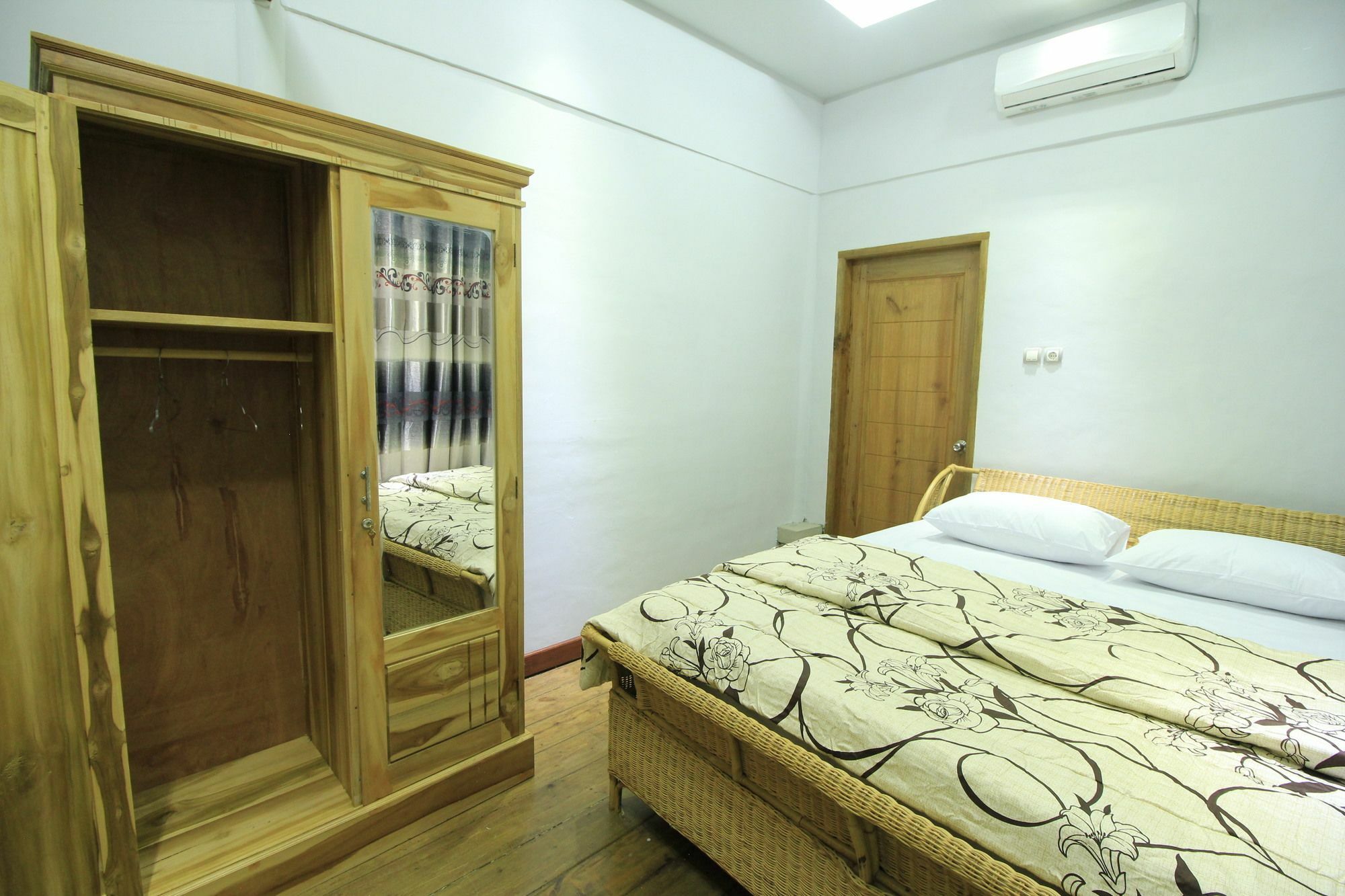 Villa Bale Seni Mataram Exterior photo